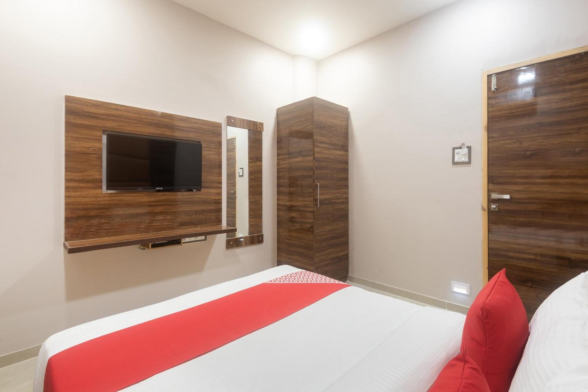 Hotel Blue Executive Near Chhatrapati Shivaji International Airport Mumbai Ngoại thất bức ảnh